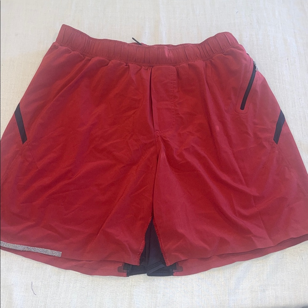 0710101 Men’s lululemon BRICK red surge shorts SZ L GUC